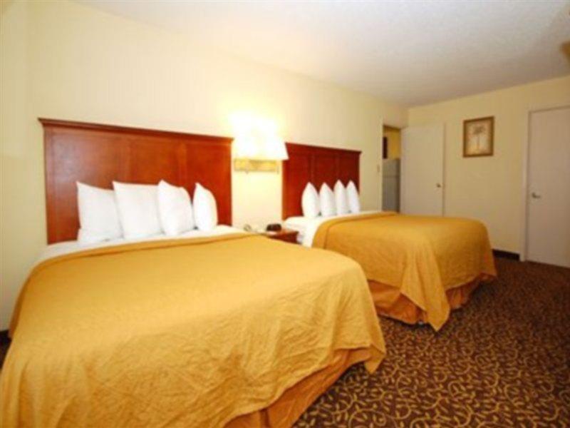 Quality Inn & Suites Lexington Pokoj fotografie