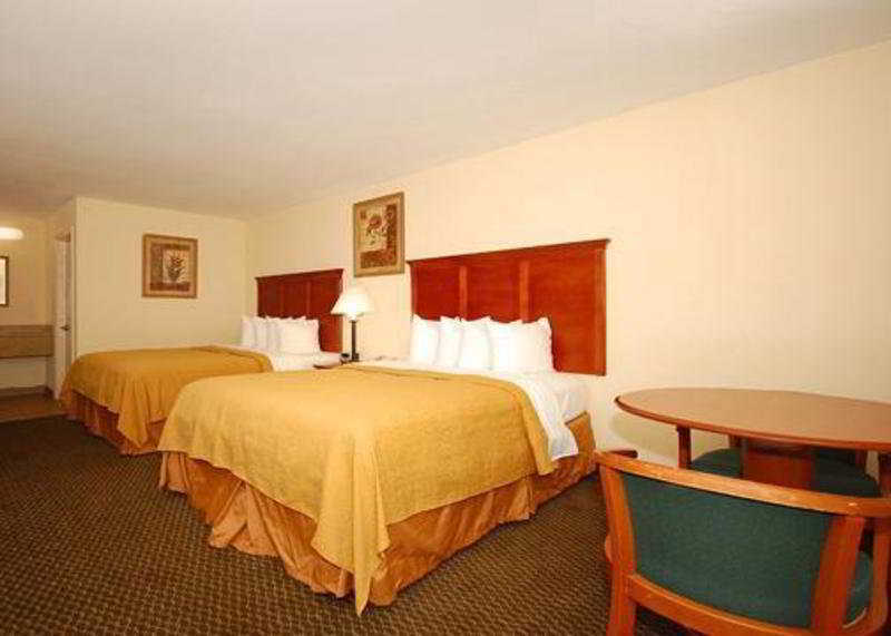 Quality Inn & Suites Lexington Pokoj fotografie